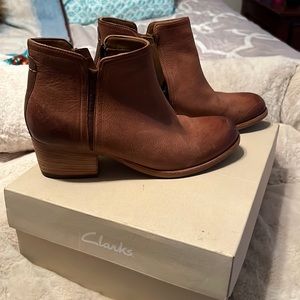 New Clark’s leather booties size 7